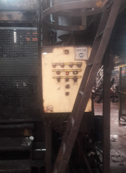  01 (uma) prensa hidráulica de capacidade 135 toneladas, marcaOsterwalder, modelo CAM-1200/UM MEYER, ano de fabricação1995, 380 volts trifásico, avaliada em R$ 250.000,00 (duzentos ecinquenta mil reais).Valor Total da Avaliação: R$ 250.000,00 (duzentos e cinquenta milreais).